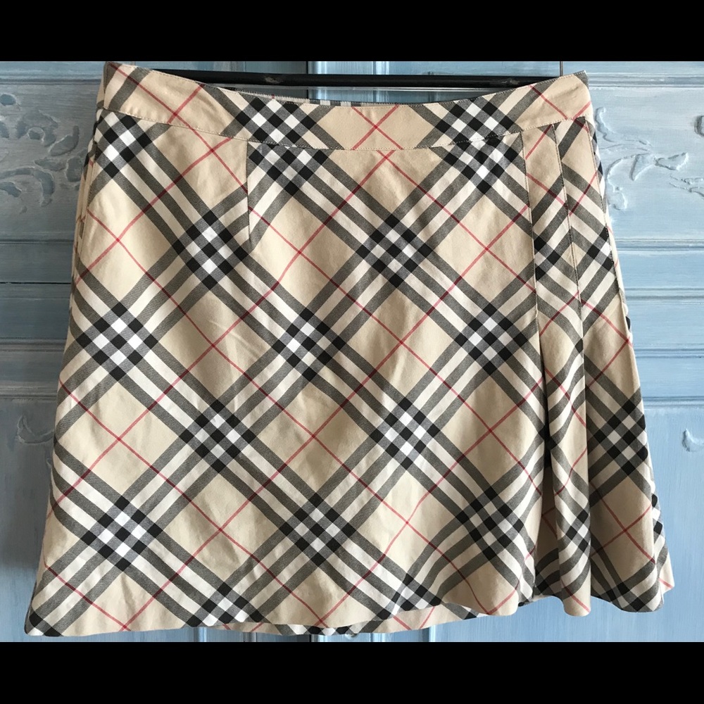 Burberry iconic print skort.